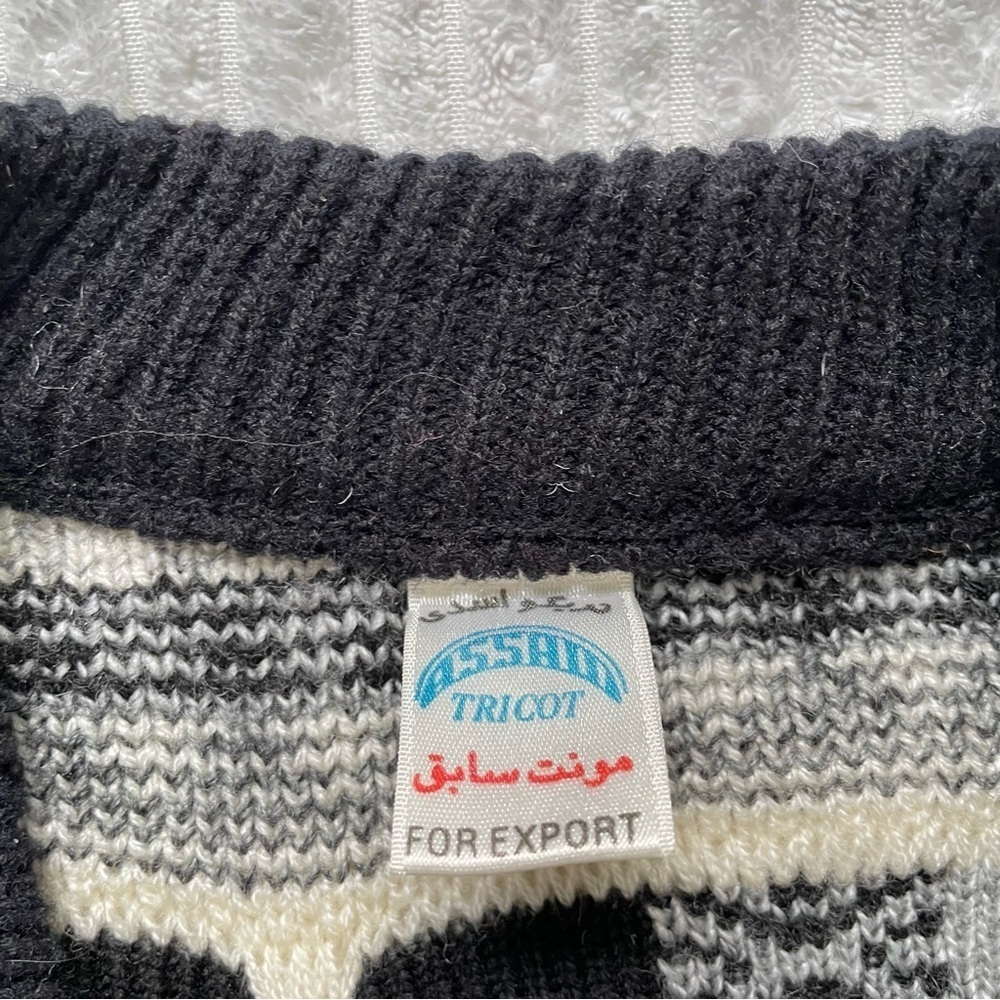Vintage 3D Textured Knit Sweater Vest - Picture 4 of 8
